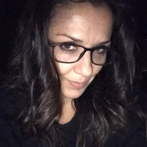 Meet your Posher, Sasandrine